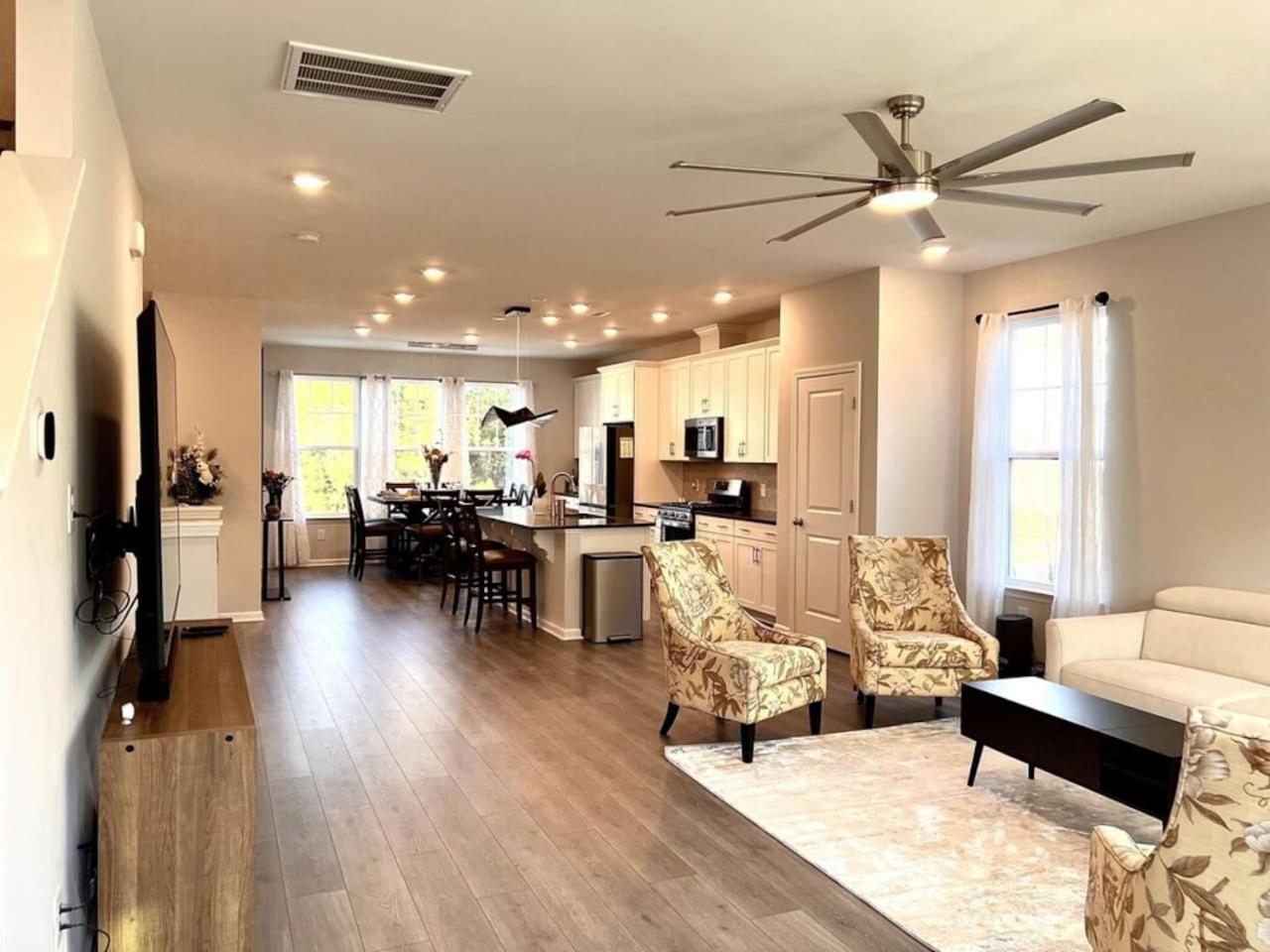 The Villas Buckingham 10 Mins To Rdu Airport Duke Downtown 达拉姆 外观 照片
